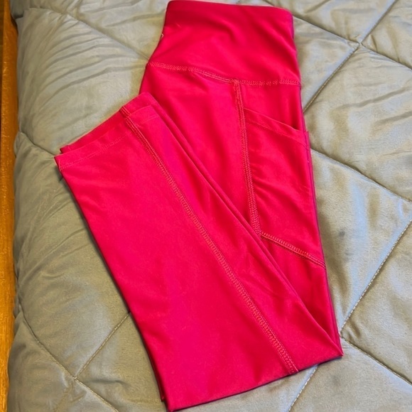 Vogo Ruby colored leggings, 2 side pockets, moisture wicking, Size S, NWT - Picture 1 of 7
